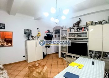 soggiorno - Three-room apartment via vezzala, Carrara - photo 2