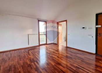 Stanza vuota - Attico Via Bernardino Ferni
 
5, Gallarate - foto 5