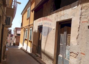 Edificio all\'aperto - Casa indipendente via Ignazio Groi
 
25, Niscemi - foto 16