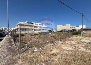 Edificio all\'aperto - Terreno edificabile Via Martiri di Via D'Amelio, Carovigno - foto 1