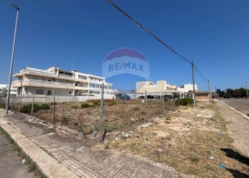 Edificio all\'aperto - Terreno edificabile Via Martiri di Via D'Amelio, Carovigno - foto 2