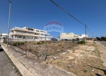 Edificio all\'aperto - Terreno edificabile Via Martiri di Via D'Amelio, Carovigno - foto 4