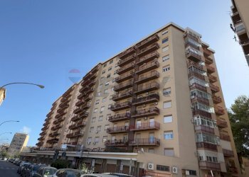 Edificio all\'aperto - Quadrilocale Via Michele Titone
 
41, Palermo - foto 1