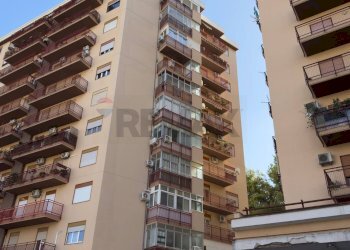 Edificio all\'aperto - Quadrilocale Via Michele Titone
 
41, Palermo - foto 2