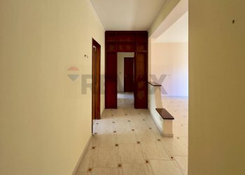 Hall / corridoio - Quadrilocale Via Michele Titone
 
41, Palermo - foto 6