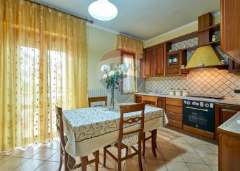 Cucina - Casa semi indipendente VIA DEI TINTORI
 
17, Penne - foto 6