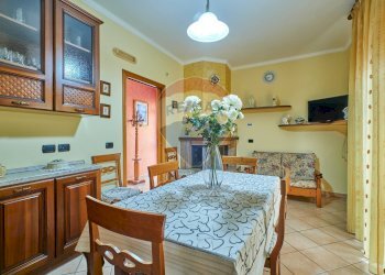 Sala da pranzo - Casa semi indipendente VIA DEI TINTORI
 
17, Penne - foto 10