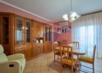 Sala da pranzo - Casa semi indipendente VIA DEI TINTORI
 
17, Penne - foto 11