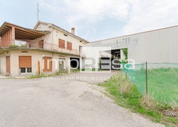 vista generale immobile - Magazzino via meschio
 
16, Montebelluna - foto 1