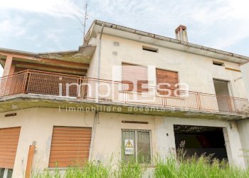 vista uffici e abitazione - Magazzino via meschio
 
16, Montebelluna - foto 2