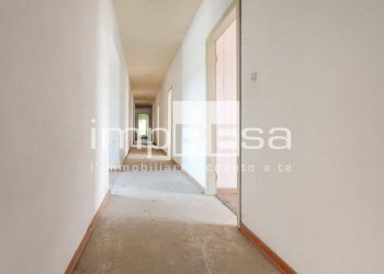 corridoio disimpegno abitazione - Magazzino via meschio
 
16, Montebelluna - foto 16