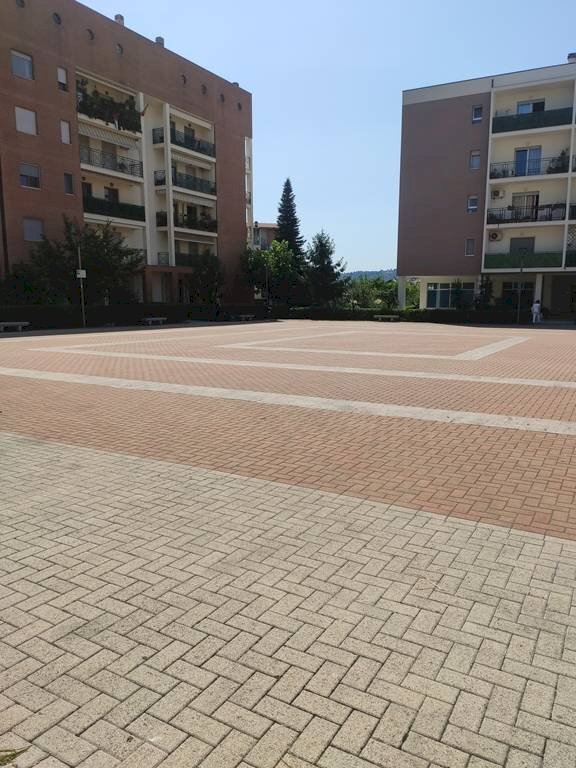 Foto 3 - Commercial Premises PIAZZA ATENE
 
2, Spoltore - photo 3