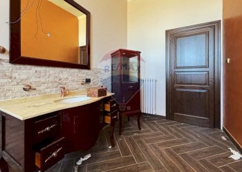 Bagno - Stabile - Palazzo Largo Papa Giovanni XXII
 
24, Montemaggiore Belsito - foto 7