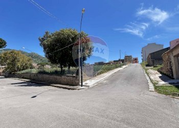 Confine terreno su strada - Stabile - Palazzo Largo Papa Giovanni XXII
 
24, Montemaggiore Belsito - foto 13