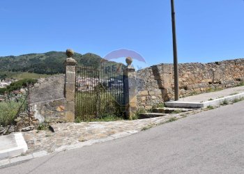 Confine terreno con cancello su strada - Stabile - Palazzo Largo Papa Giovanni XXII
 
24, Montemaggiore Belsito - foto 16