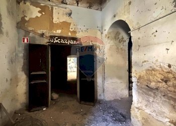 Camera - Stabile - Palazzo Largo Papa Giovanni XXII
 
24, Montemaggiore Belsito - foto 33