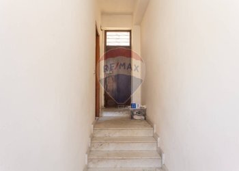 Scale - Trilocale Via Giuseppe Mazzini
 
81, Viagrande - foto 8