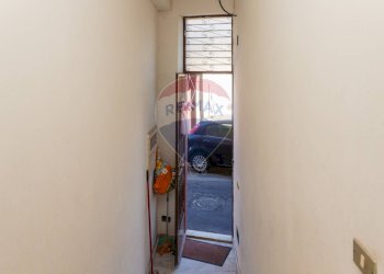 Hall / corridoio - Trilocale Via Giuseppe Mazzini
 
81, Viagrande - foto 9