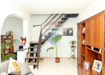 Scale - Casa indipendente Via Salvatore Di Giacomo
 
snc, Catania - foto 5