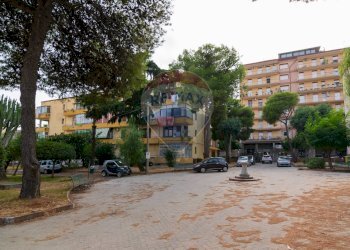 Cortile interno con giardino - Appartamento Corso Savoia
 
136, Acireale - foto 27