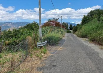 Vista delle montagne - Terreno agricolo contrada scorciagatto
 
snc, Castiglione di Sicilia - foto 4