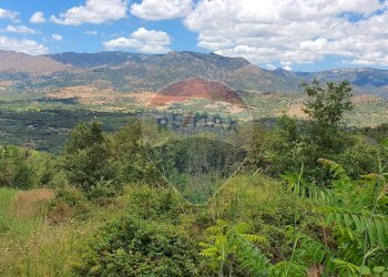 Vista delle montagne - Terreno agricolo contrada scorciagatto
 
snc, Castiglione di Sicilia - foto 15