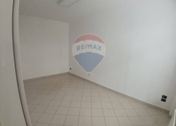 Stanza vuota - Locale Commerciale via dell'industria
 
6, Alpago - foto 13