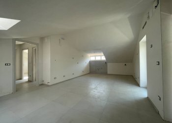 Foto 2 - Trilocale Via Adamello
 
15, Montesilvano - foto 2