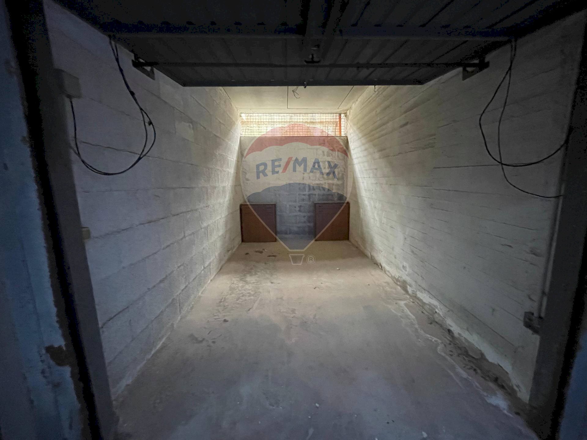 Parcheggio - Box Via Degli Alpini D'italia
 
10, Bari - photo 2