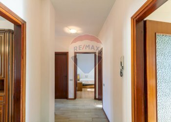 Hall / corridoio - Trilocale via V.Veneto
 
36, Capriate San Gervasio - foto 2