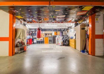 Interno non residenziale - Box via Domenico Oliva, Genova (zona Sestri Ponente) - foto 2