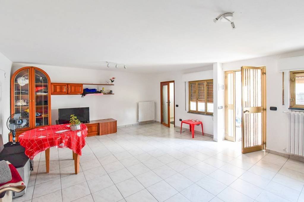 Salone - Three-room apartment via Arrigo Boito, 11, Giussano - photo 1