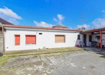Facciata - Three-room apartment via Arrigo Boito, 11, Giussano - photo 19
