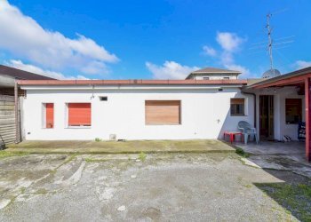 Facciata - Trilocale via Arrigo Boito, 11, Giussano - foto 20