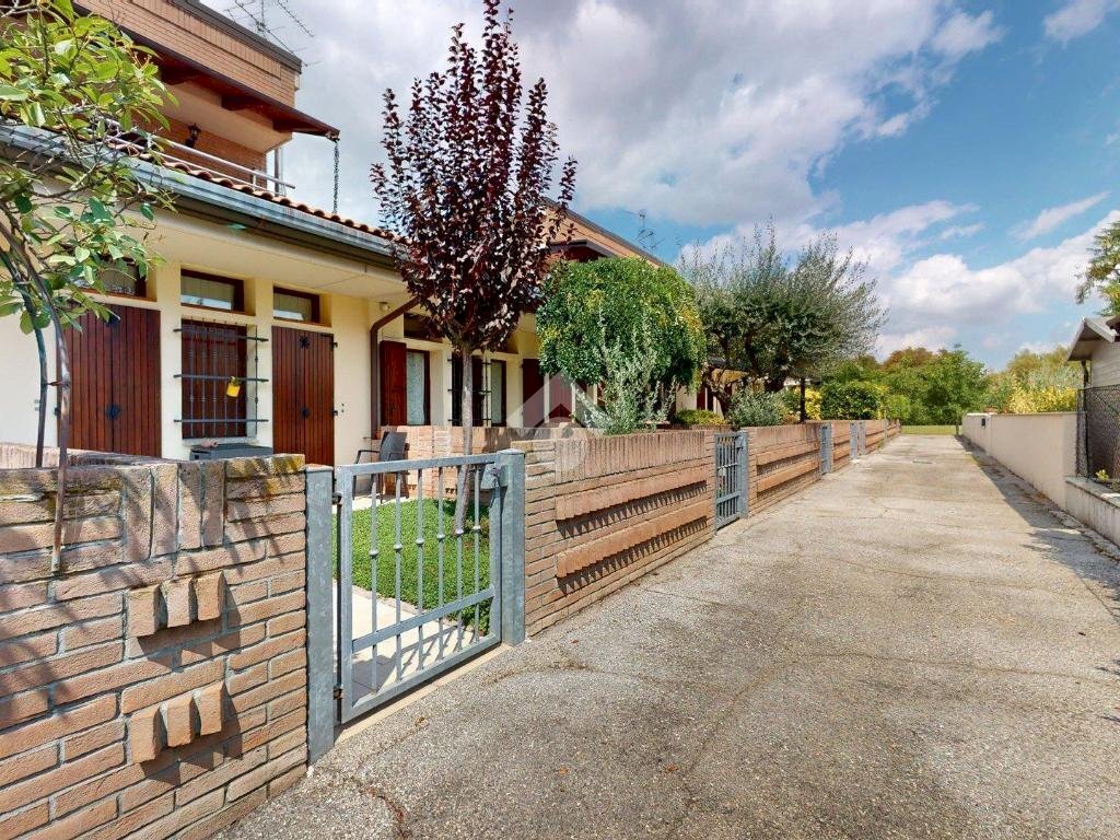 Villa a Schiera Via San Isidoro, Cento - foto 1