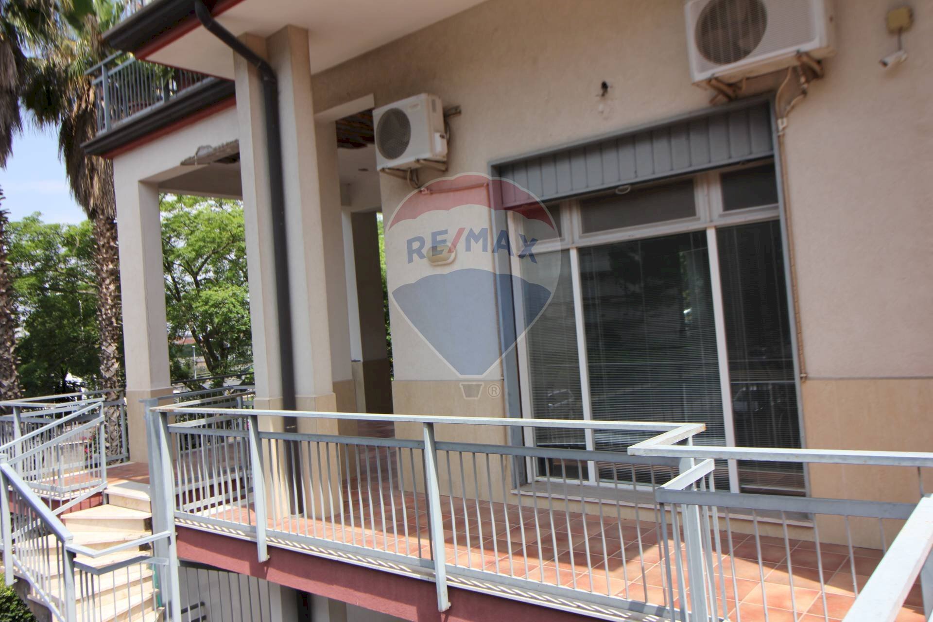 Edificio all\'aperto - Locale Commerciale Corso del Popolo
 
44, Paterno - foto 2