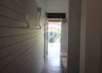 Hall / corridoio - Locale Commerciale Corso del Popolo
 
44, Paterno - foto 7