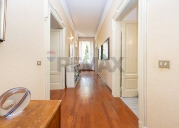 Hall / corridoio - Apartment Via Giuseppe Garibaldi
 
30, Como - photo 5