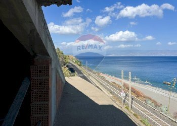 Vista dell\'acqua - Casa indipendente Ss114
 
1, Scaletta Zanclea - foto 4