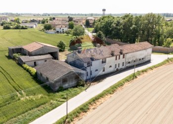 Casa all\'aperto - Azienda agricola VIA PO MORTO
 
36, Torricella del Pizzo - foto 4