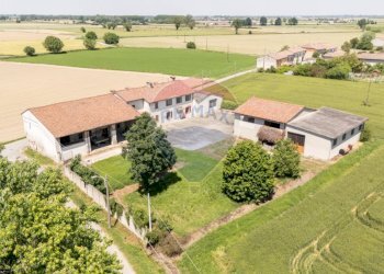 Casa all\'aperto - Azienda agricola VIA PO MORTO
 
36, Torricella del Pizzo - foto 1