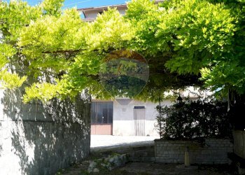 Giardino - Casa indipendente Valle Cupa
 
63, Frosolone - foto 9