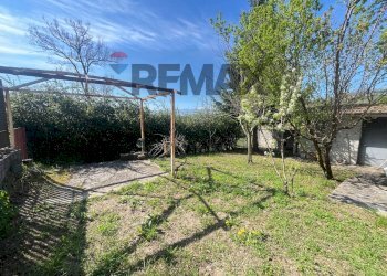 Giardino - Casa indipendente Valle Cupa
 
63, Frosolone - foto 32