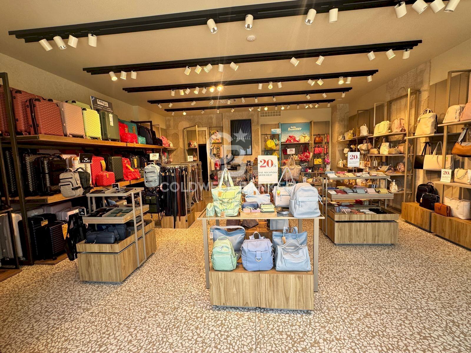 Foto 1 - Commercial Premises Viale Europa
 
135, Caltagirone - photo 1