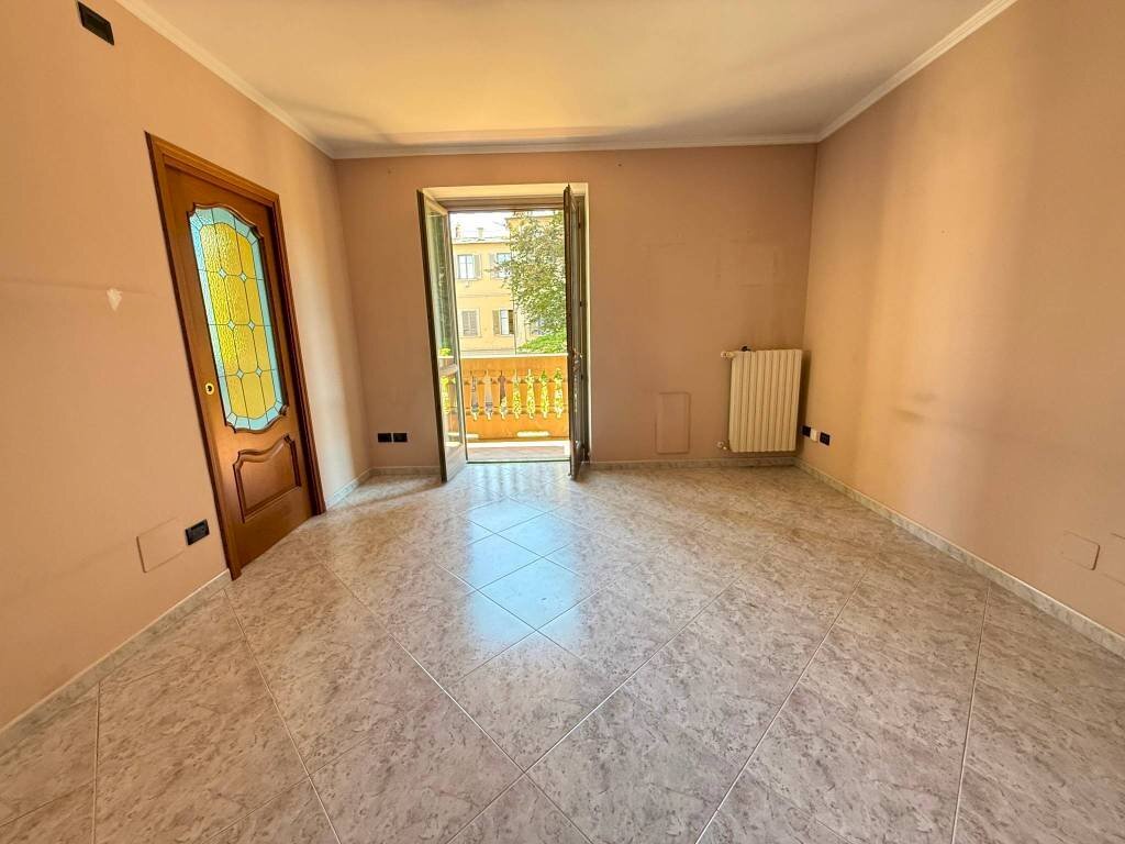 Soggiorno - Quadrilocale piazza Giuseppe Garibaldi, Pinerolo - foto 2