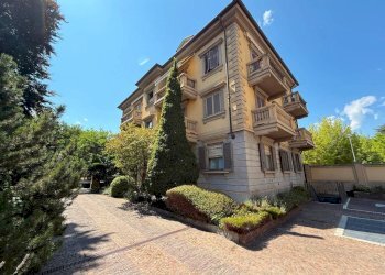 Facciata - Four-room apartment piazza Giuseppe Garibaldi, Pinerolo - photo 28