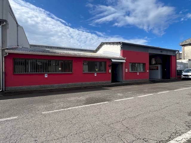 Facciata - Capannone via John Fitzgerald Kennedy, Caronno Pertusella - foto 1