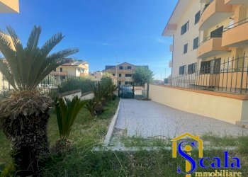 Foto 1 - Quadrilocale VIALE KENNEDY, Vitulazio - foto 1