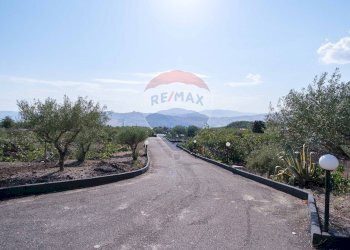 Vista delle montagne - Villa Contrada Grottitti
 
snc, Bronte - foto 15