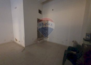 Stanza vuota - Locale Commerciale Via Galileo Galilei/Viale Principe Umberto
 
9, Caltagirone - foto 5